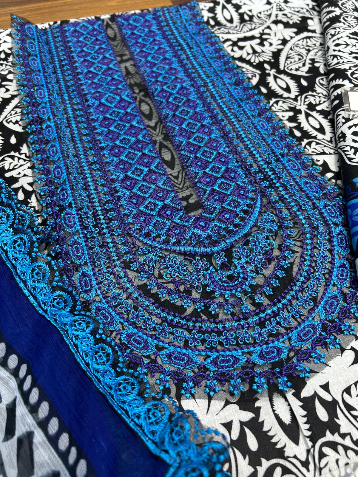 ZAINAB CHOTTANI BELLA WITH CHIFFON DUPATTA  |3PIECE UNSTICHED